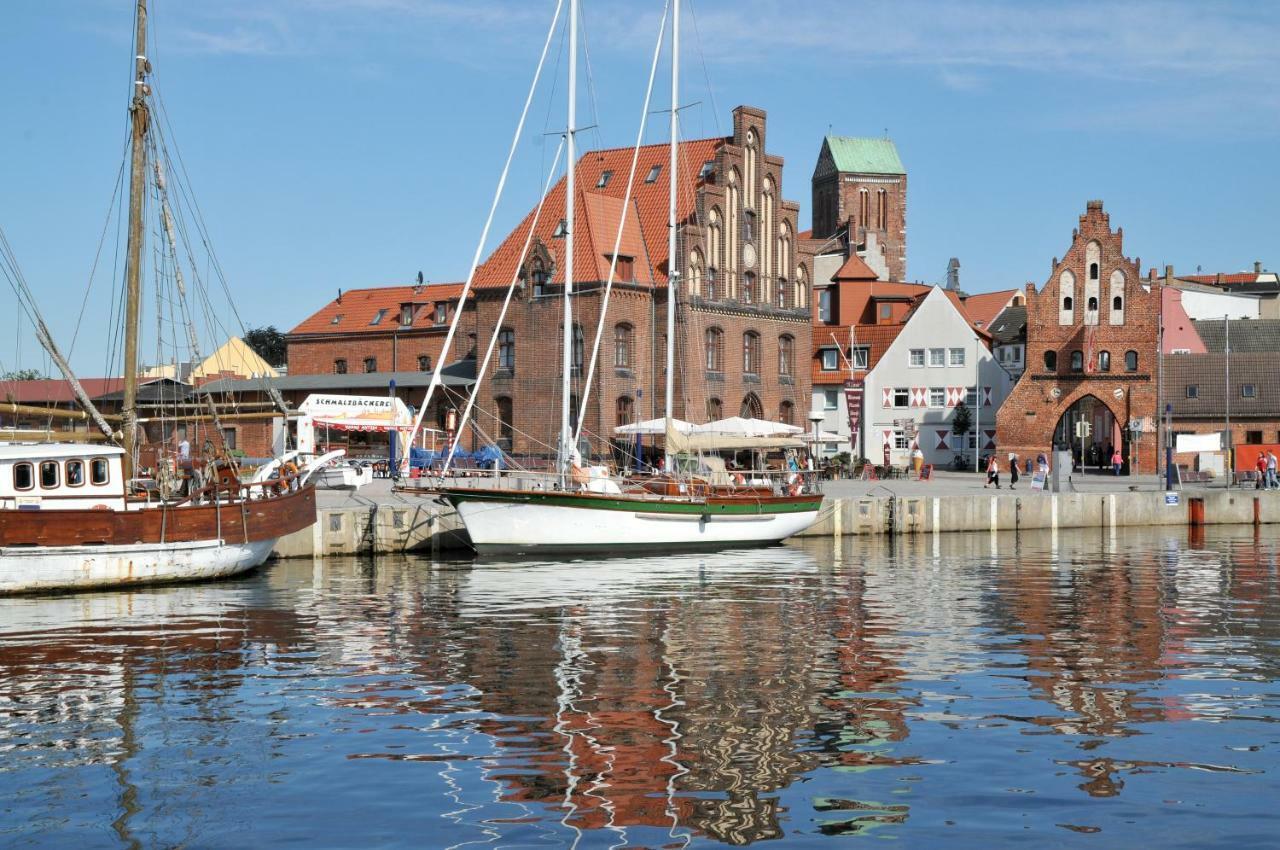 Hotel Am Alten Hafen Wismar Exterior photo